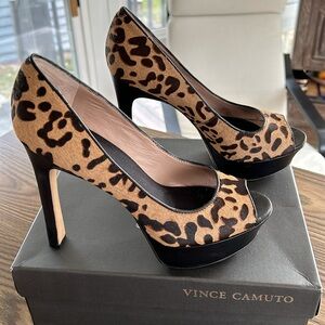 Vince Camuto Leopard Calf Hair Animal Print Peep Toe Heels in 7.5M